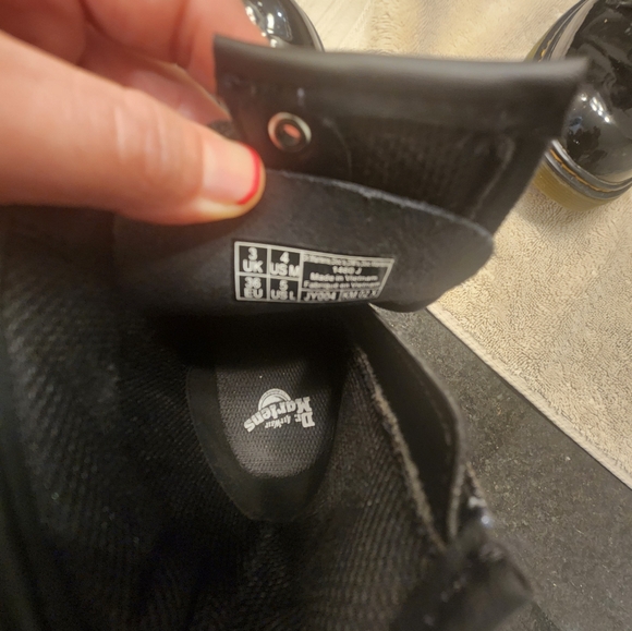 Girls Dr. Martens Airwair  boots - Picture 5 of 5